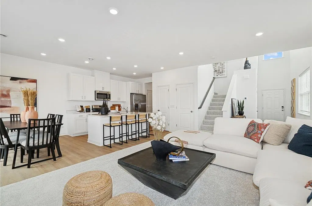 3 bed, 2.5 bath, 1714 sqft, $2,495 — Photo 4