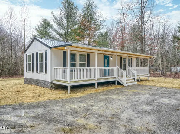 211 Bowater Rd, Deer Lodge, TN 37726