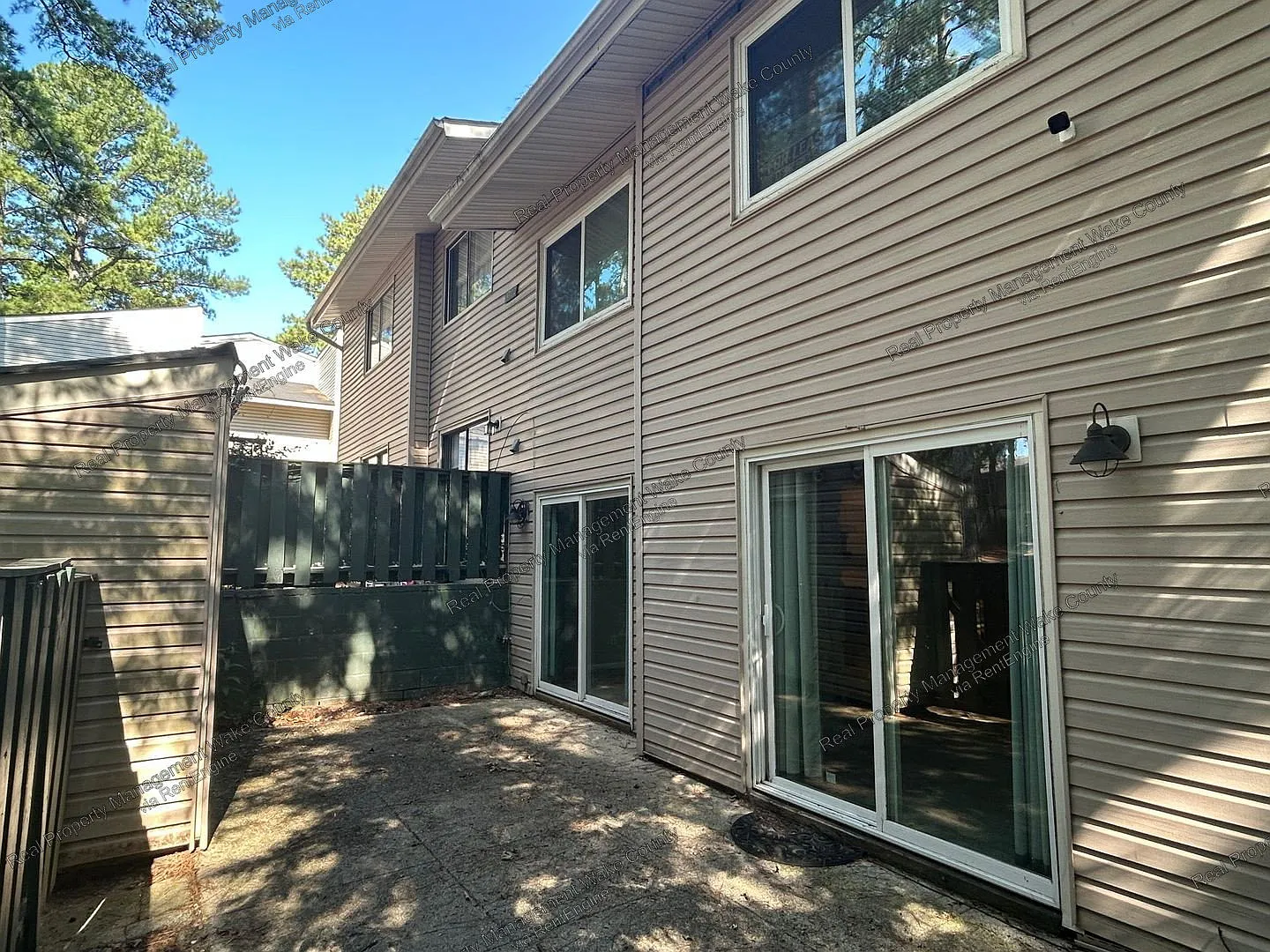3 bed, 2.5 bath, 1319 sqft, $1,650 — Photo 2