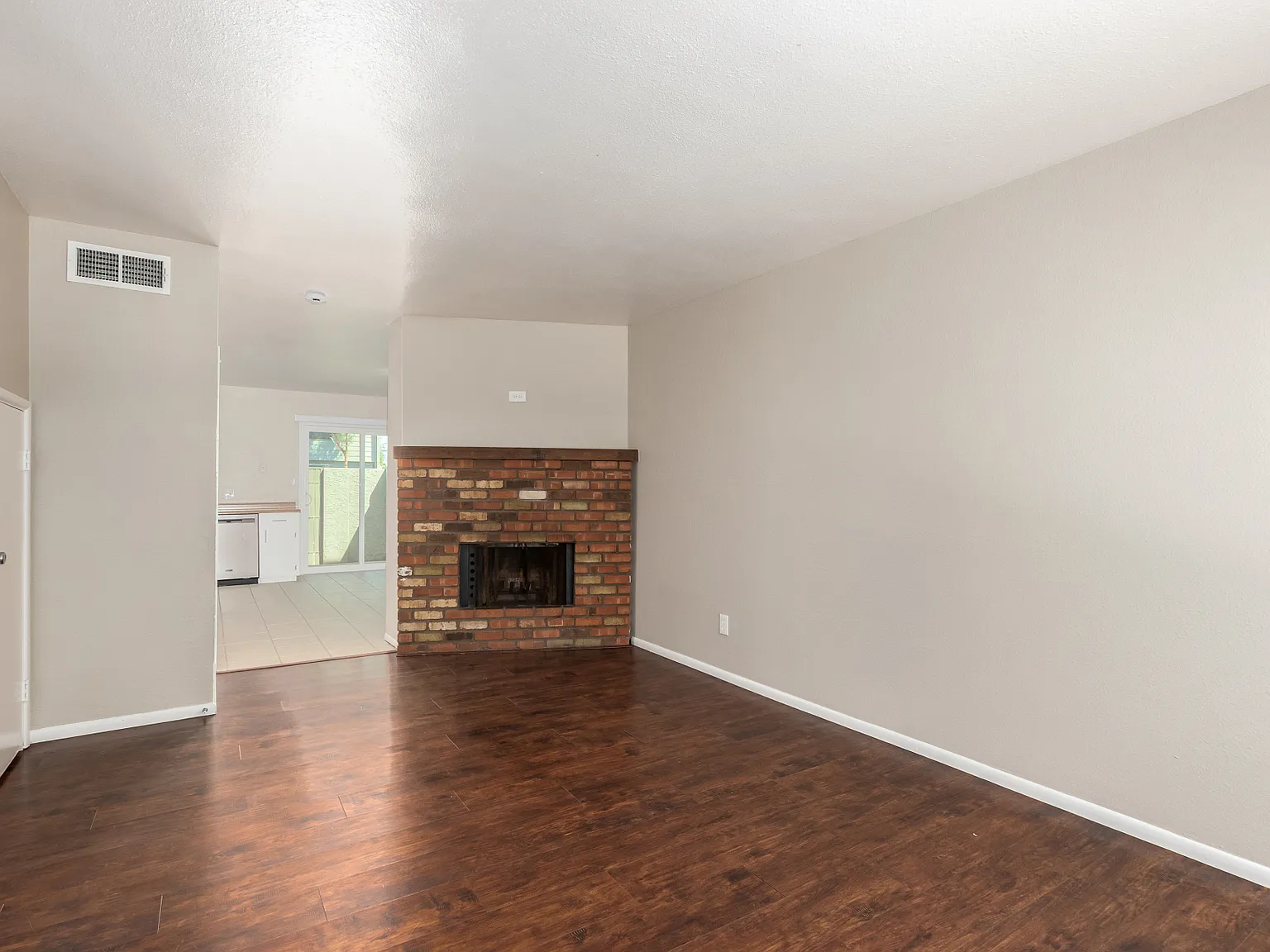 2 bed, 1.5 bath, 1100 sqft, $1,450 — Photo 3