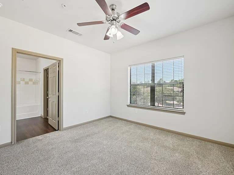 West Creek Apartments — Photo 17