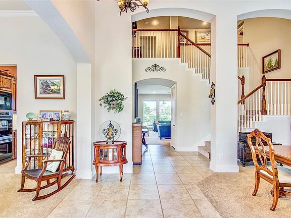 3rd image of 2428 Trailview Dr