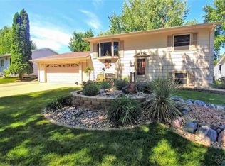 5113 S Danberry Dr, Sioux Falls, SD 57106