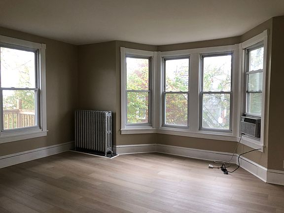 5th image of 3505 Saint Lawrence Ave APT 1