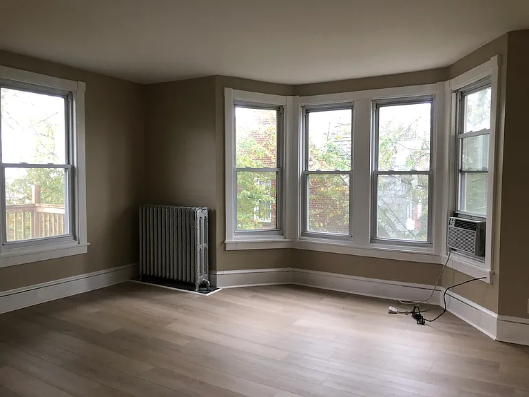3505 Saint Lawrence Ave #1 — Photo 5