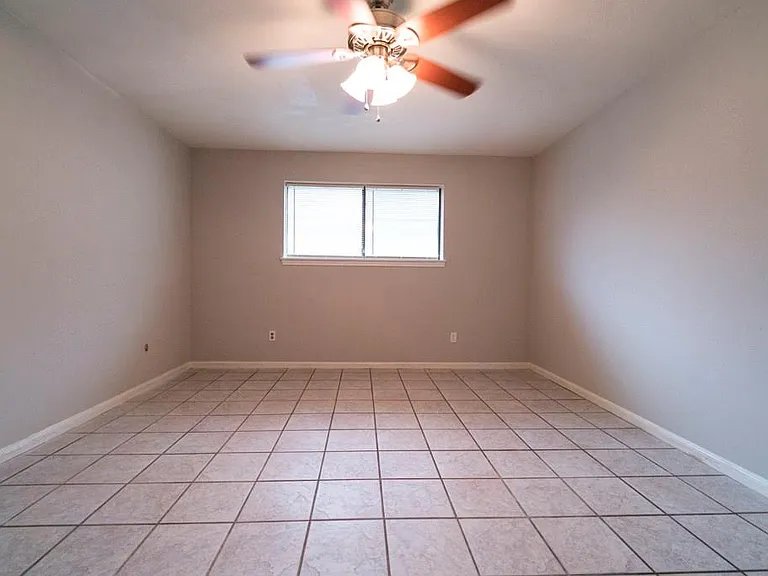 18746 Wood Glen Ln — Photo 7