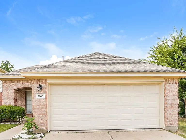 5200 Rockwood Dr — Photo 3