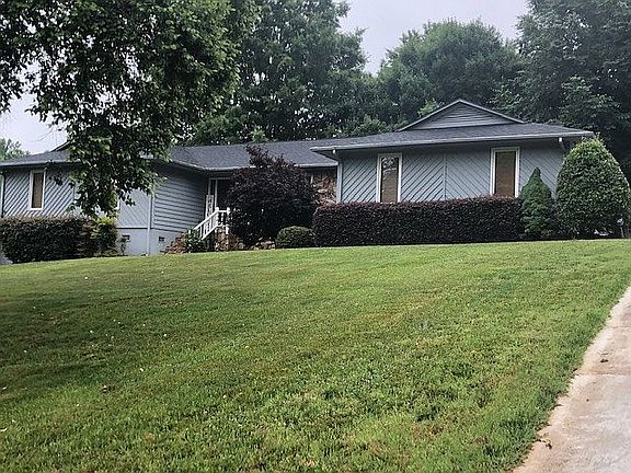 2nd image of 120 Dorie Dr