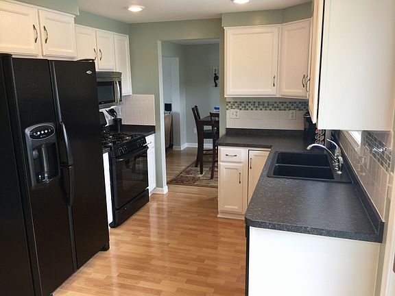 5th image of 130 Belmont St