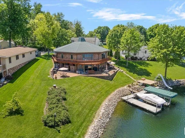 825 Poplar Dr, Petersburg, IL 62675