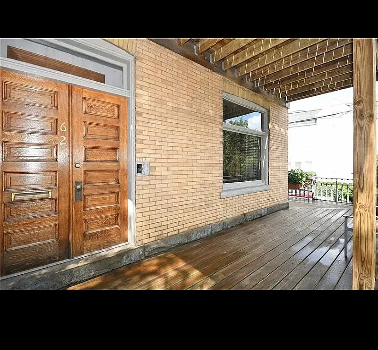628 College St — Photo 2