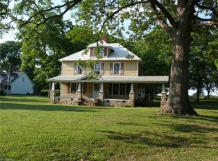 1302 Cagle Loop Rd, Seagrove, NC 27341