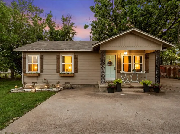 902 N Robinson Dr, Robinson, TX 76706