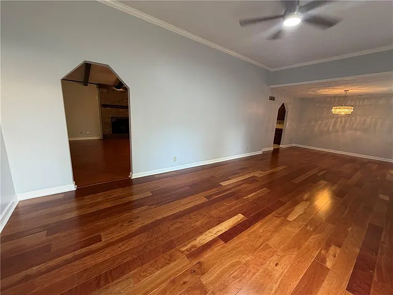 3336 Camelot Dr — Photo 3
