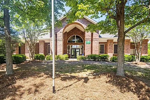 Laurel Pointe Photo 1