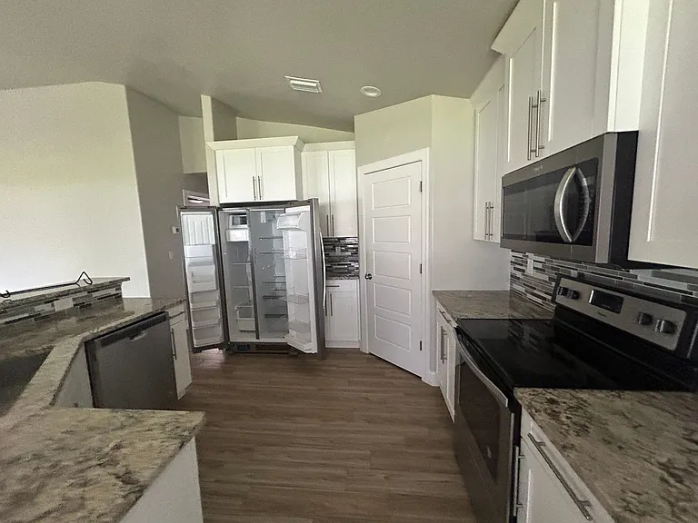 2412 NW 8th Pl — Photo 11