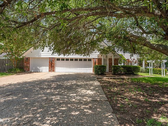 3rd image of 334 Greenacres Blvd