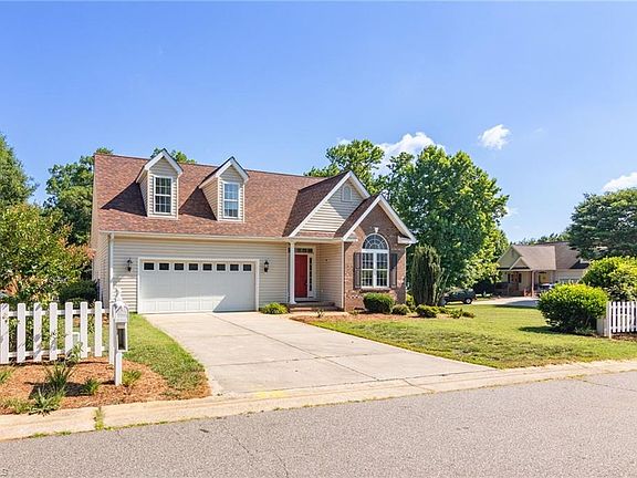 3rd image of 403 Clover Ct