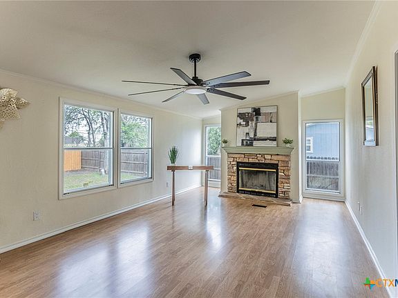 5th image of 1901 Pecan St