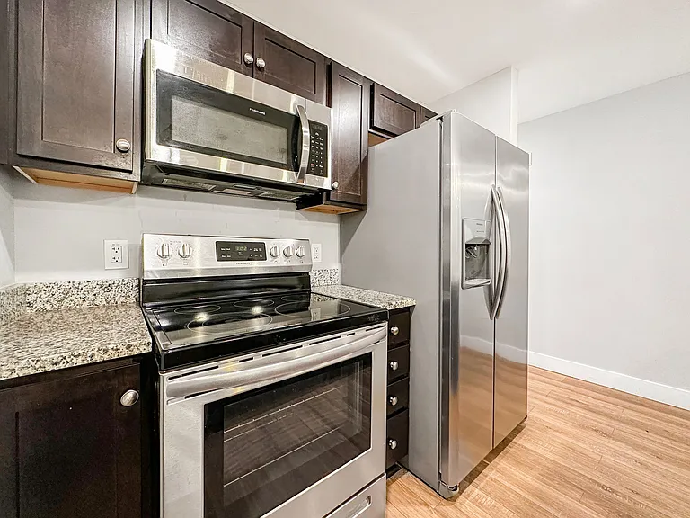 Venango Apartments — Photo 5