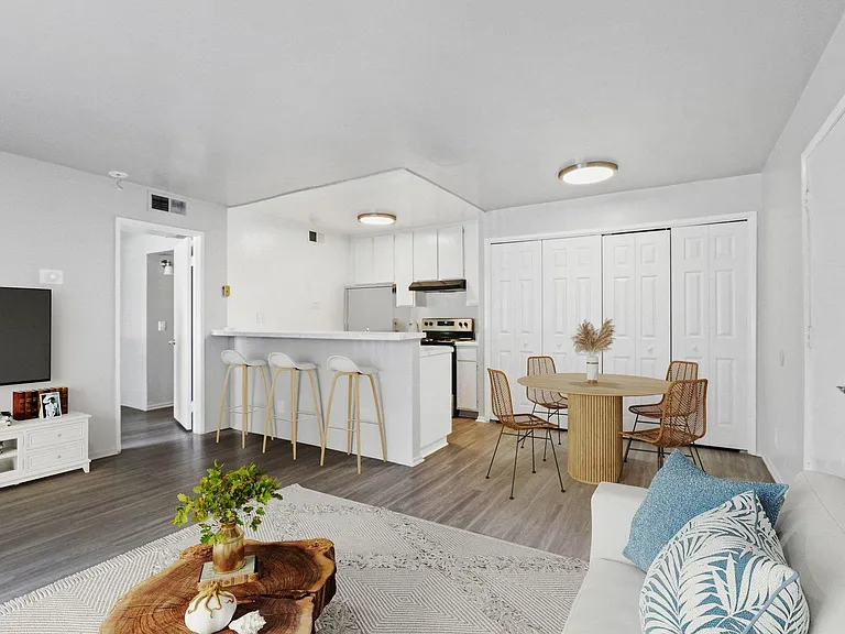 Parkwood Apartments — Photo 6