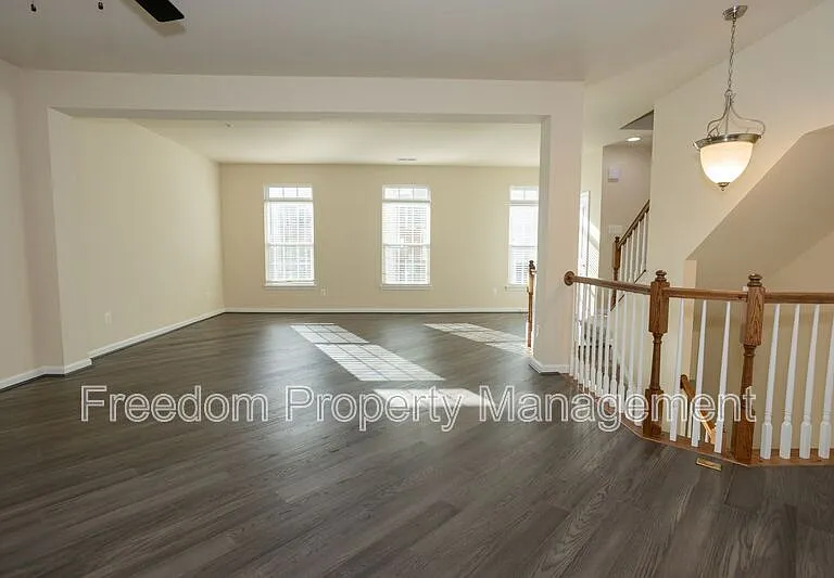 7408 Brunson Cir — Photo 14