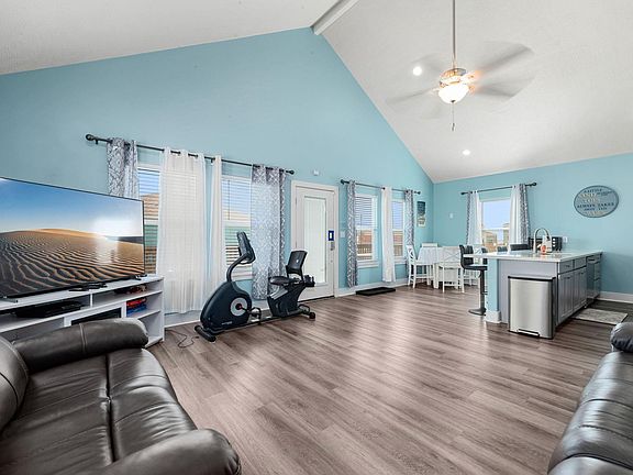 4th image of 1840 Pompano Ln