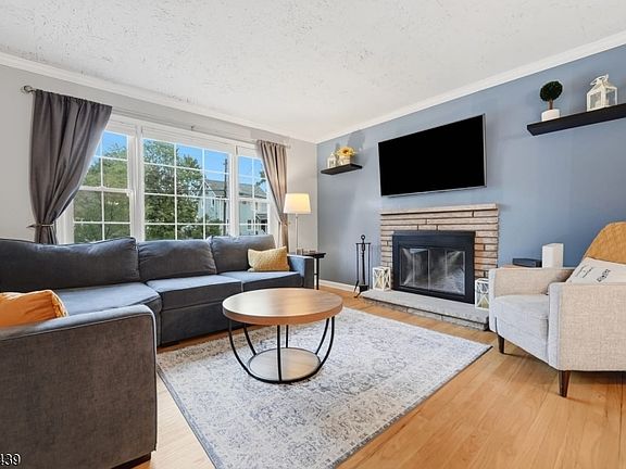 5th image of 333 Manor Ave
