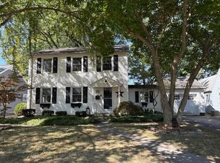 15 Elm Rdg, Mattoon, IL 61938