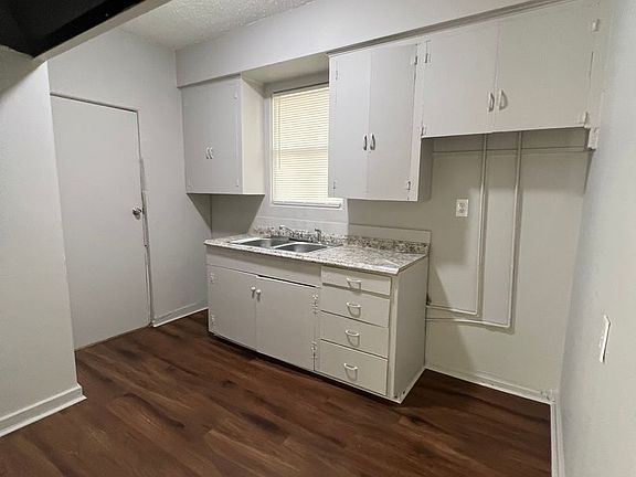 3rd image of 3305 Fulton St