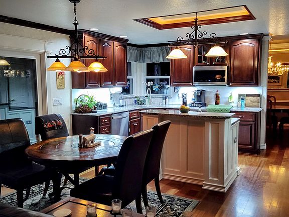 5th image of 16617 Black Oak Ct