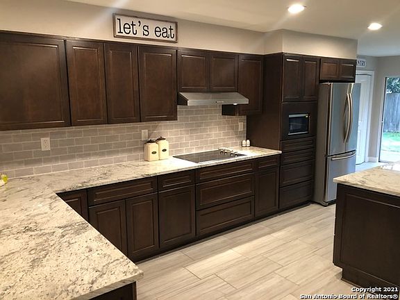3rd image of 15900 Crepe Myrtle St