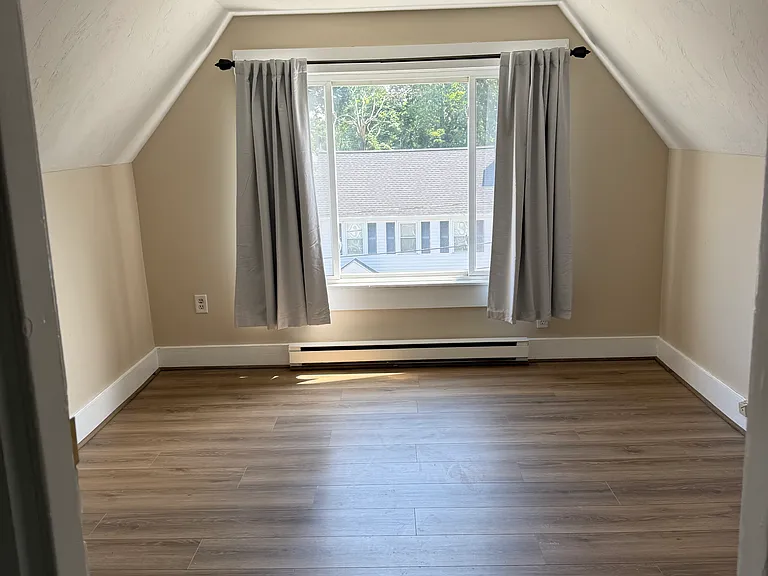 28 Russell St #3 — Photo 2