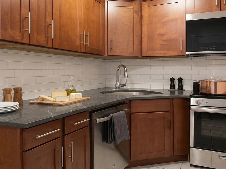 270 W 25th St #2B — Photo 4
