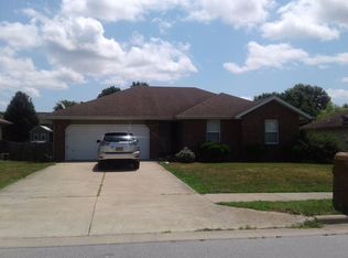 5252 S Honeysuckle Ln, Battlefield, MO 65619