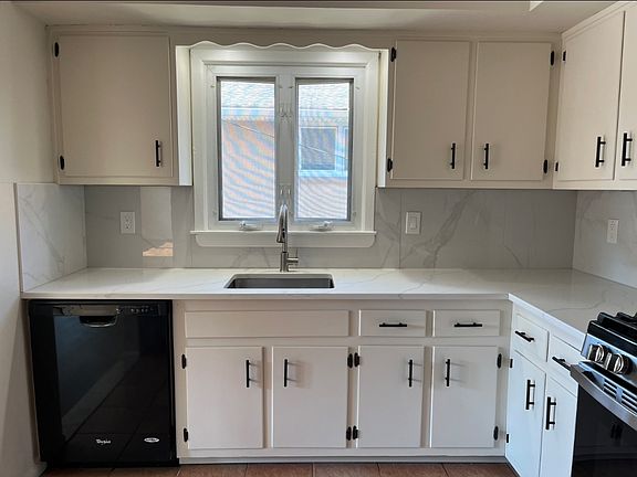 4th image of 2453 1st St Floor 2