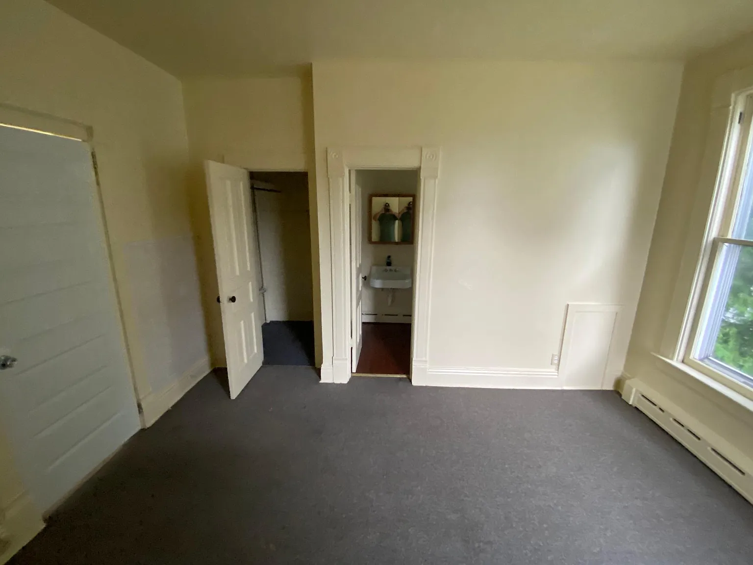 4 bed, 1250 sqft, $1,700 — Photo 1