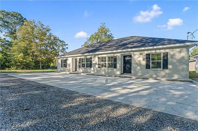 3 bed, 2.0 bath, 977 sqft, $1,625 — Photo 2