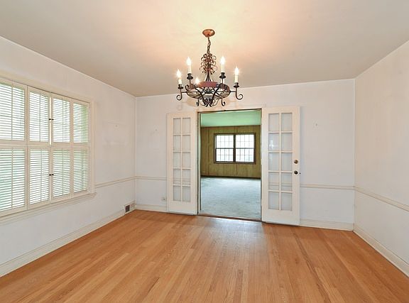 3rd image of 839 N Brainard Ave