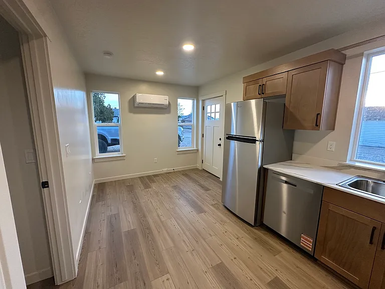 108 C Ave #10 — Photo 4