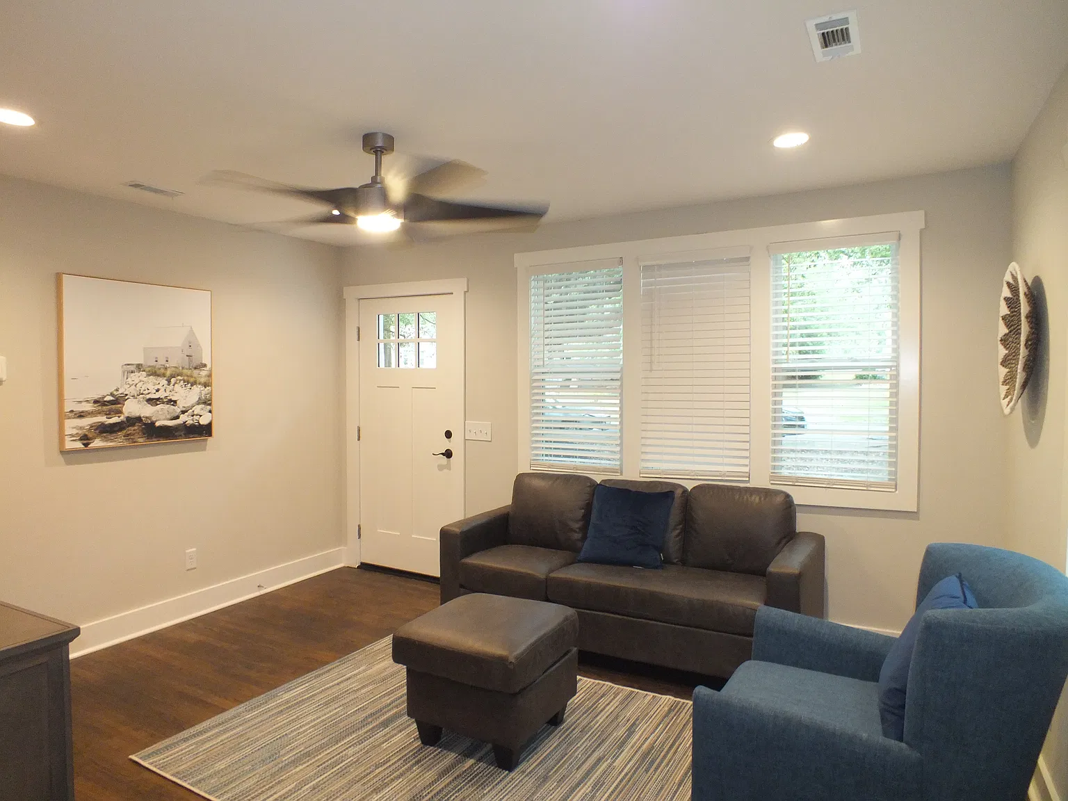 2 bed, 706 sqft, $2,310 — Photo 2