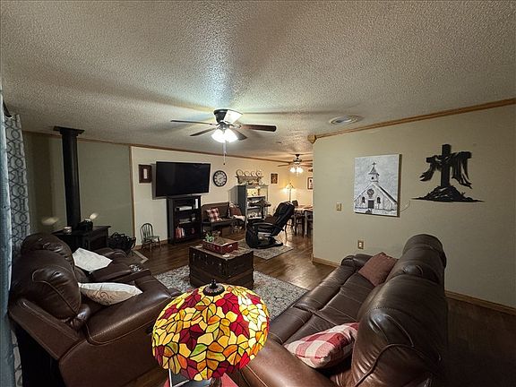 3rd image of 10 W Harper Rd