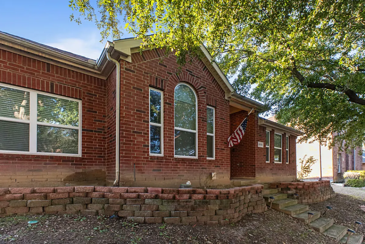 Building Photo - Piedmont Dr