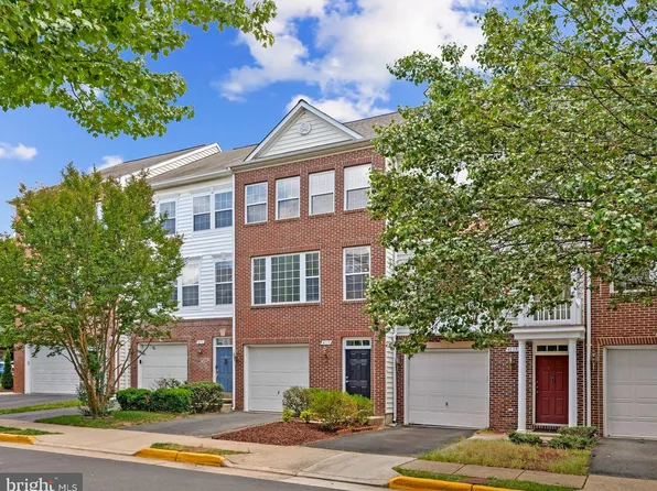 4113 River Forth Dr, Fairfax, VA 22030