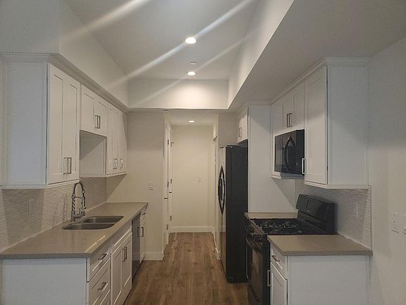 3rd image of 340 N Oxford Ave APT 302