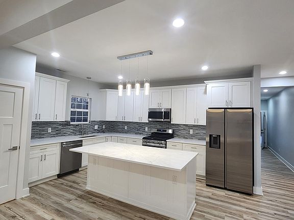 4th image of 2159 W 58th St