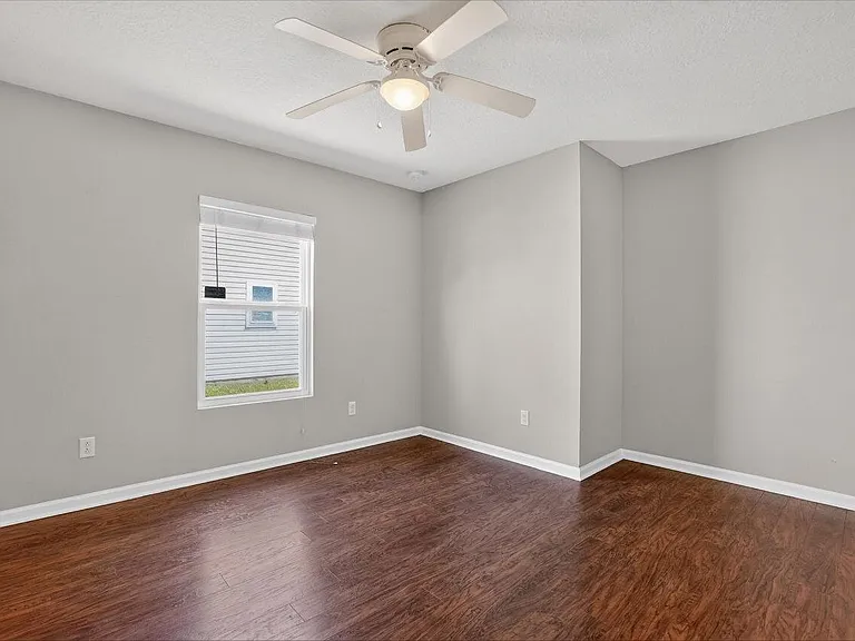 12190 Alexandra Dr — Photo 17