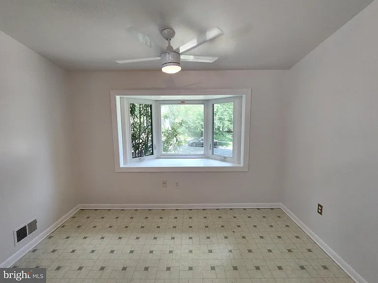 112 Claybrook Dr — Photo 5