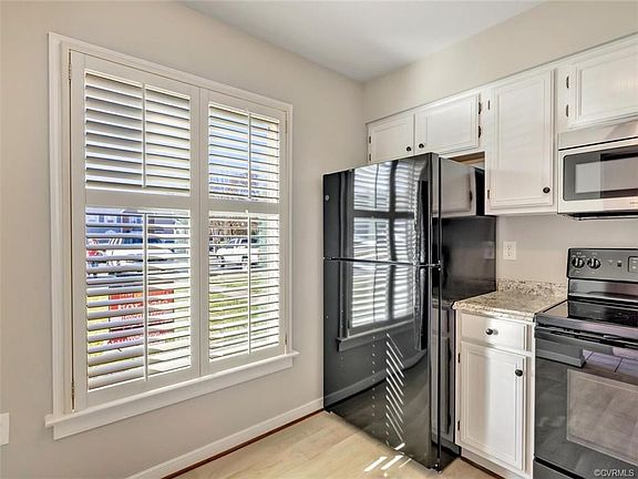 4th image of 2224 High Bush Cir