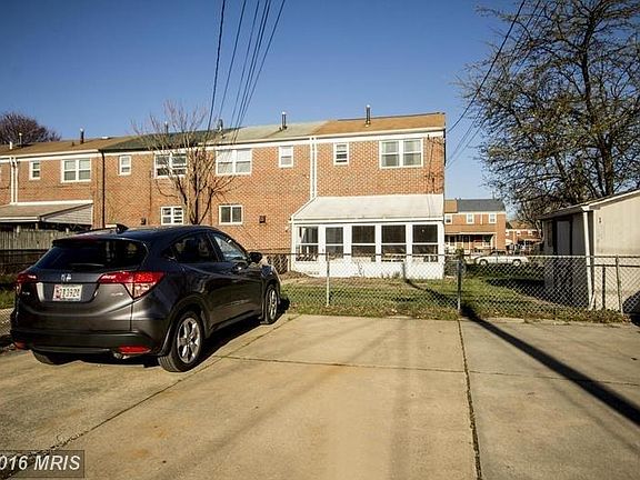 Parking pad - 4 spaces!!